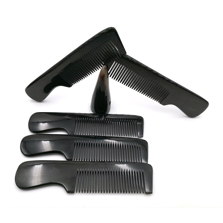 Peigne artisanal en corne de bœuf noire naturelle à dents fines, personnalisable avec logo. Soins des cheveux, coiffure et maquillage.