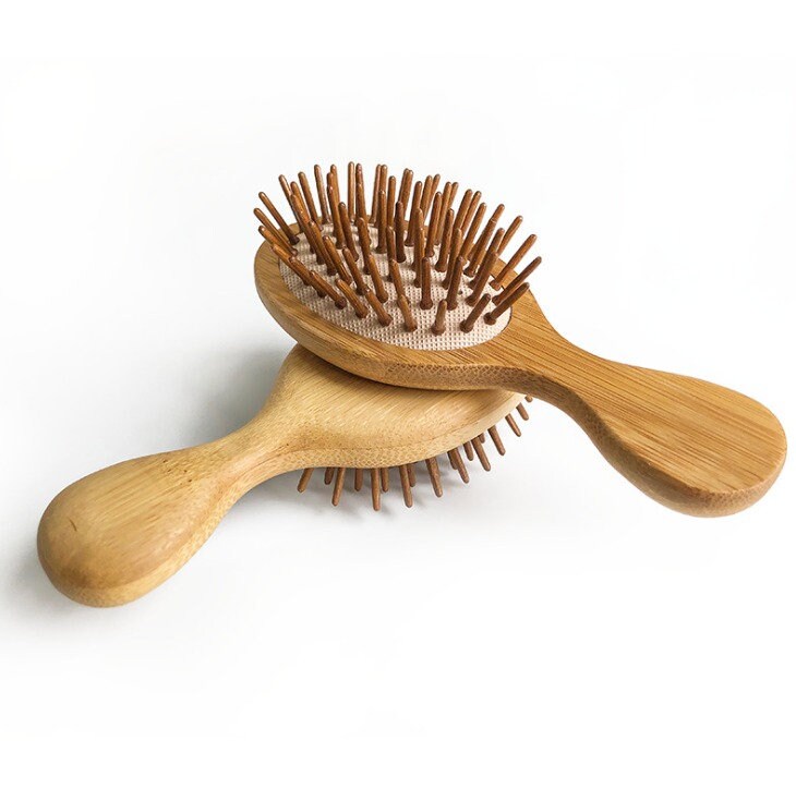 Brosse à barbe miniature en bambou personnalisable avec logo, peigne et brosse à airbag pour cheveux et barbe.