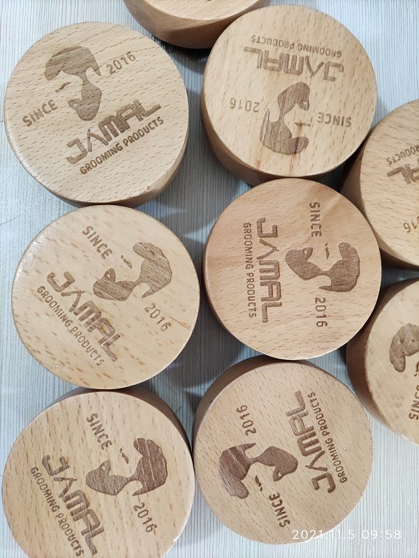 Engrave your logo-Beech wood beard care brush round wood handle boar bristle brushes for men beard grooming